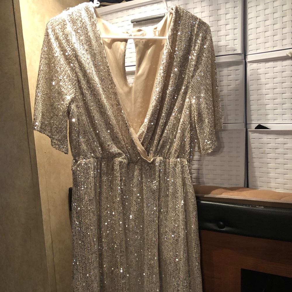 Large gold/white dress